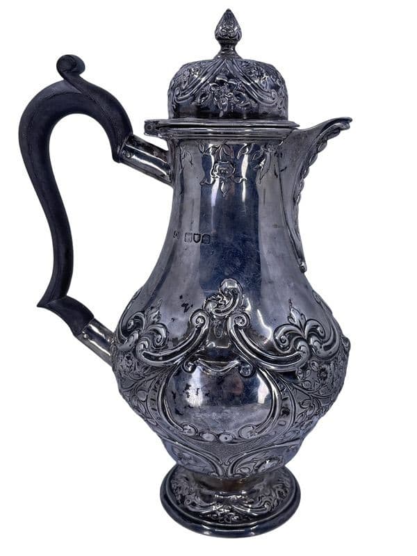 CAFETIÈRE ANCIENNE EN ARGENT — vue 2