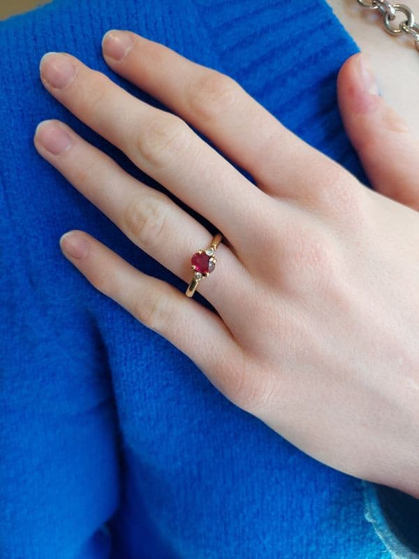 BAGUE RUBIS ET DIAMANTS — vue 2