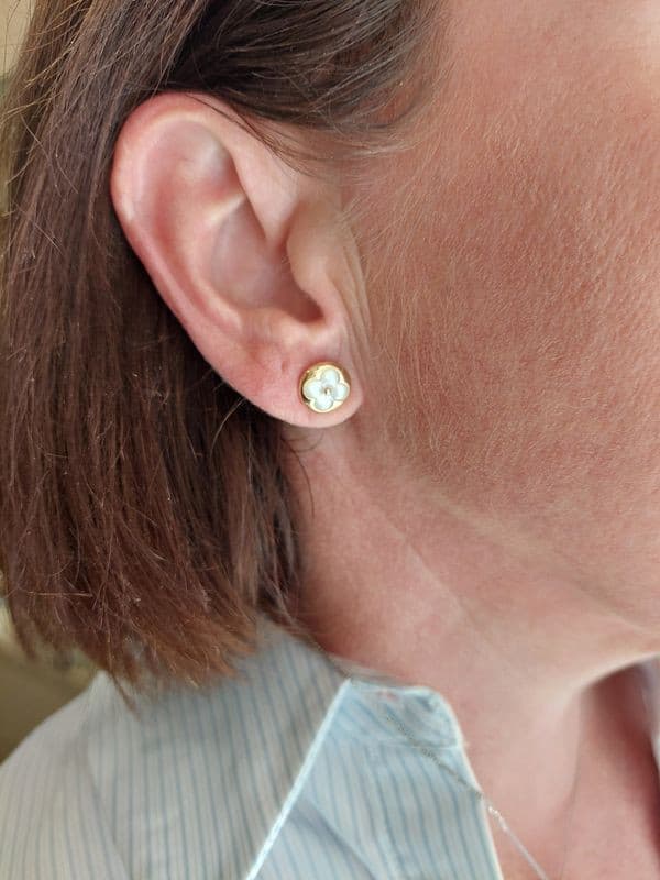 PUCES D'OREILLES LOUIS VUITTON "COLOR BLOSSOM STAR" — vue 4