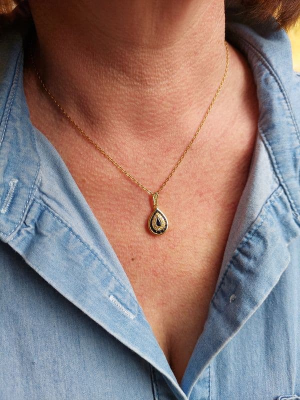 PENDENTIF POIRE SAPHIRS ET DIAMANTS — vue 2