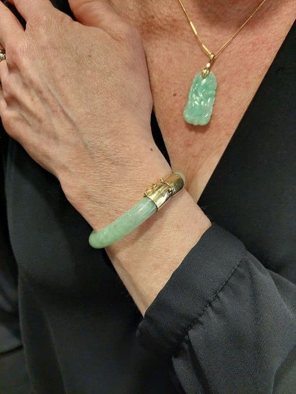 BRACELET JONC OUVRANT EN JADE — vue 2