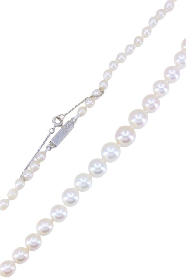 COLLIER DE PERLES EN CHUTE — vue 3