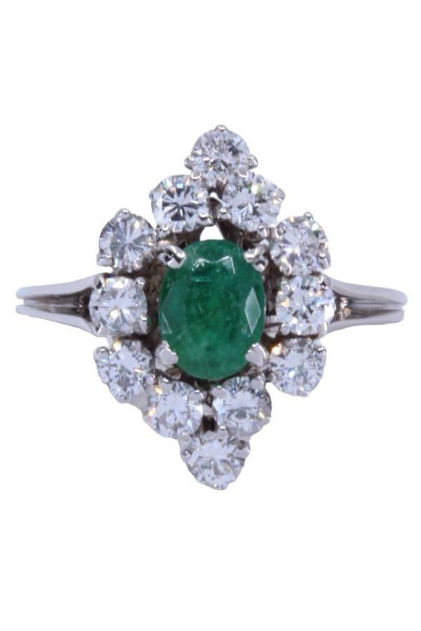BAGUE ÉMERAUDE ENTOURAGE DIAMANTS — vue 3