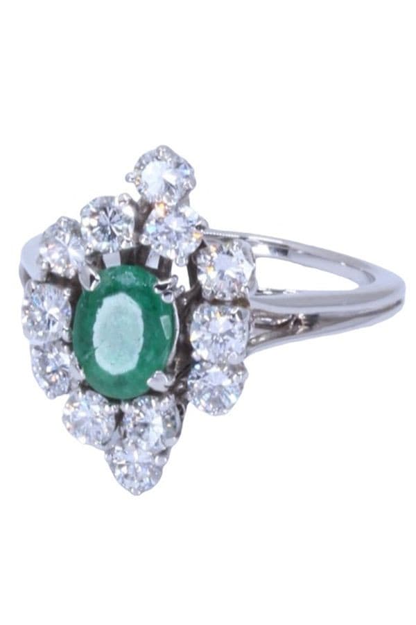 BAGUE ÉMERAUDE ENTOURAGE DIAMANTS — vue 6