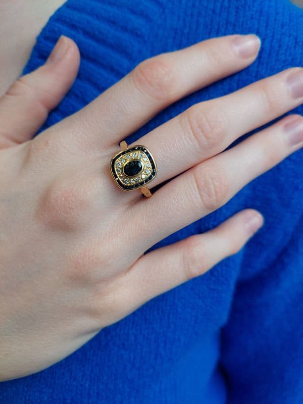 BAGUE MODERNE SAPHIRS ET DIAMANTS — vue 2