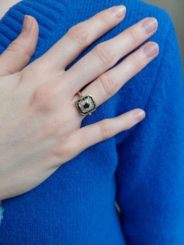 BAGUE MODERNE SAPHIRS ET DIAMANTS — vue 2