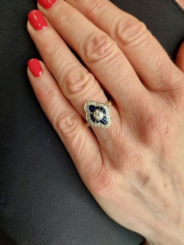 BAGUE MARQUISE SAPHIRS ET DIAMANTS — vue 2