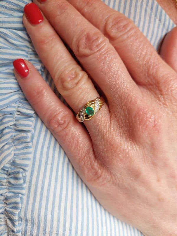 BAGUE ÉMERAUDE ET DIAMANTS — vue 2