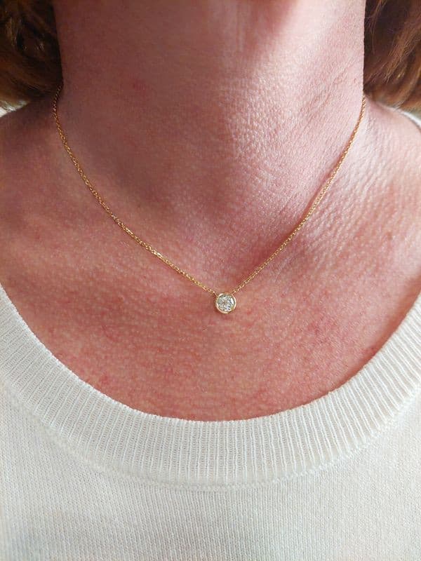 COLLIER DIAMANT SOLITAIRE 0.66 CARAT — vue 2