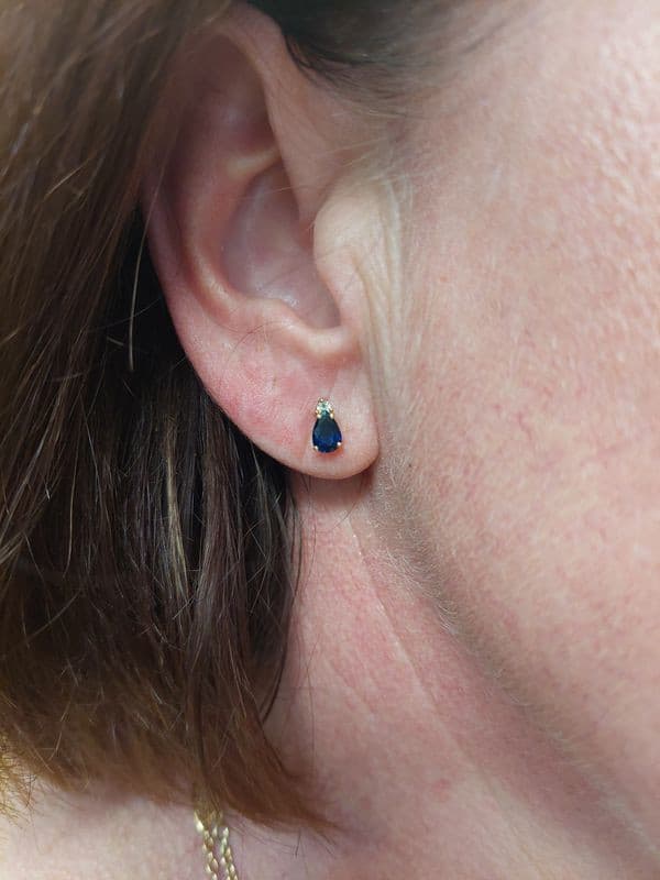 BOUCLES D'OREILLES SAPHIRS ET DIAMANTS — vue 2