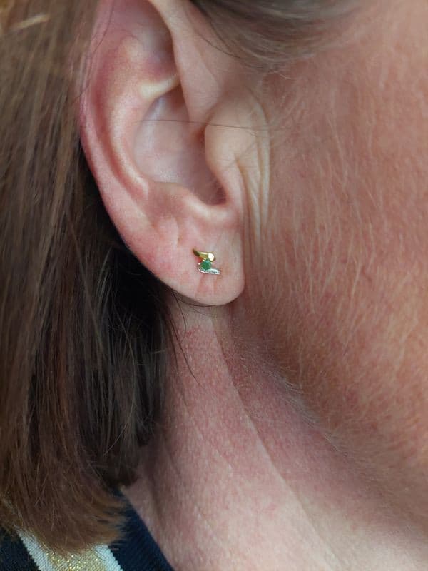BOUCLES D'OREILLES ÉMERAUDES — vue 2