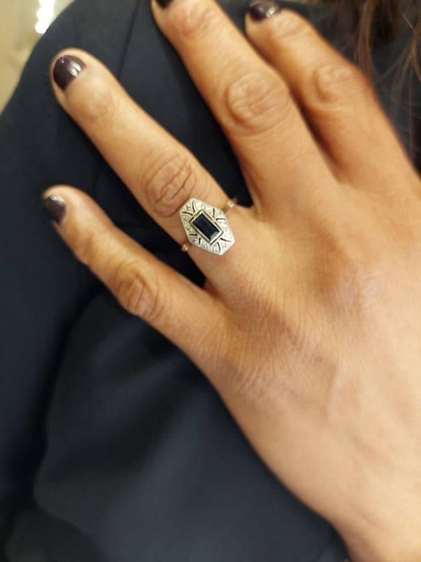 BAGUE ART-DÉCO SAPHIR ET DIAMANT — vue 2