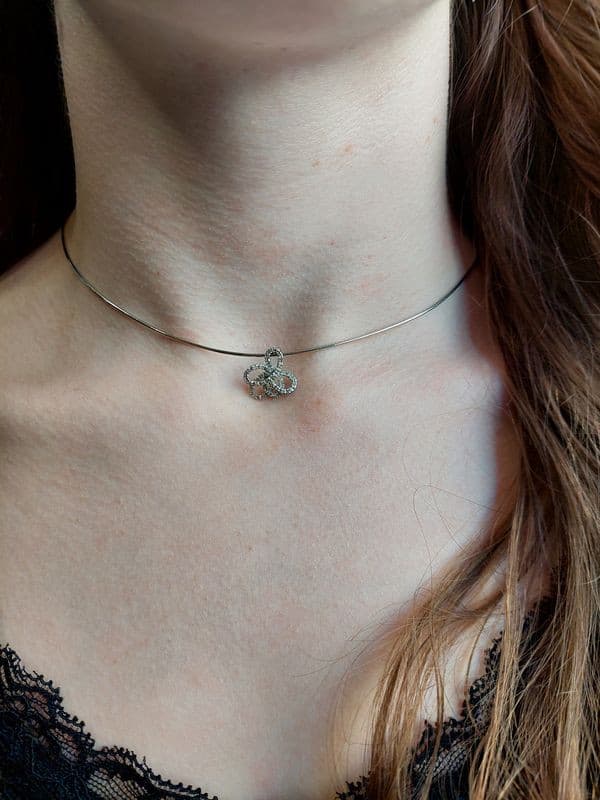 PENDENTIF NŒUD DIAMANTÉ — vue 2