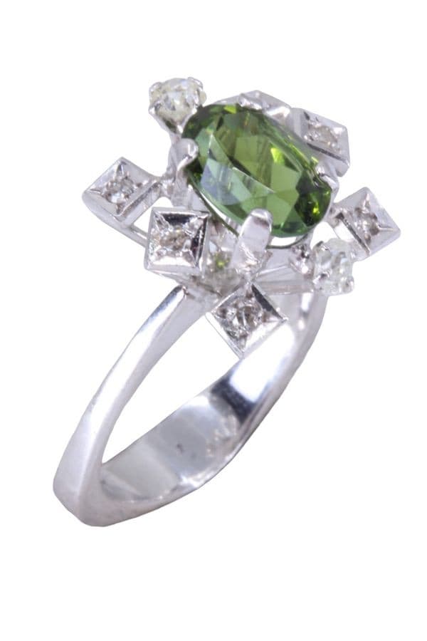 BAGUE ANCIENNE PÉRIDOT ET DIAMANTS — vue 3
