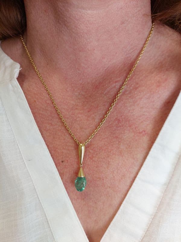 PENDENTIF ÉMERAUDE EN GOUTTE — vue 2