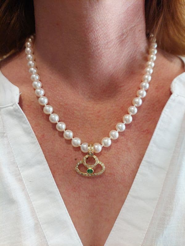 PENDENTIF POUR COLLIER DE PERLES ÉMERAUDE ET DIAMANTS — vue 2