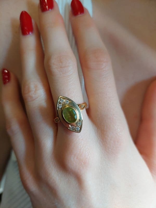MARQUISE PÉRIDOT ET DIAMANTS — vue 2