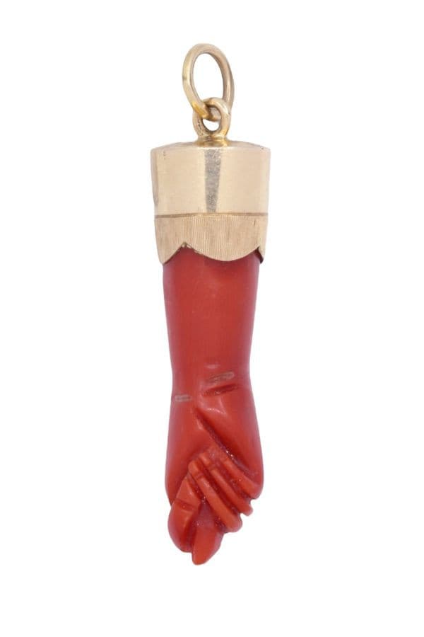 PENDENTIF "MANO FIGA" EN CORAIL — vue 1