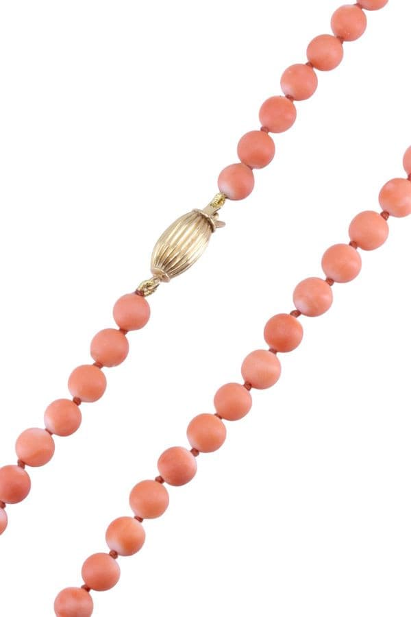 COLLIER ANCIEN CORAIL — vue 3