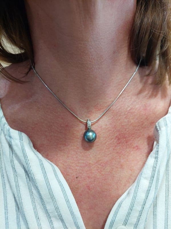 PENDENTIF PERLE DE TAHITI ET DIAMANTS — vue 2