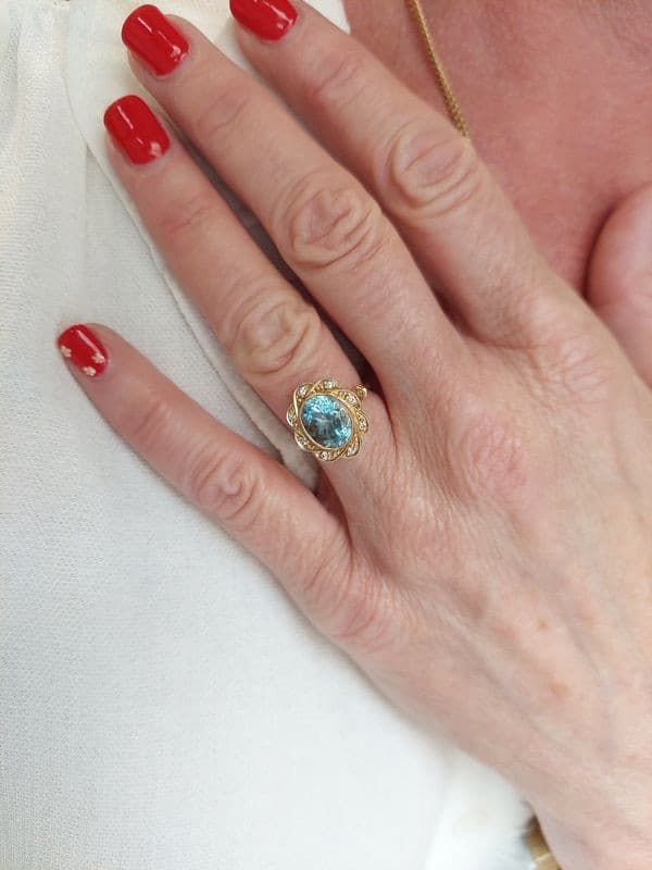 BAGUE POMPADOUR AIGUE-MARINE ET DIAMANTS — vue 2