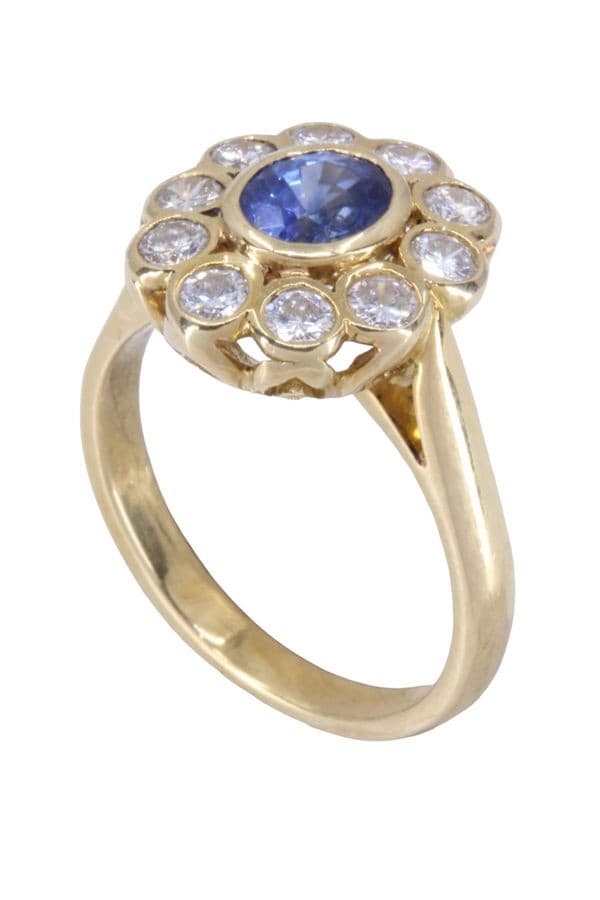 BAGUE MARGUERITE SAPHIR ET DIAMANTS — vue 3