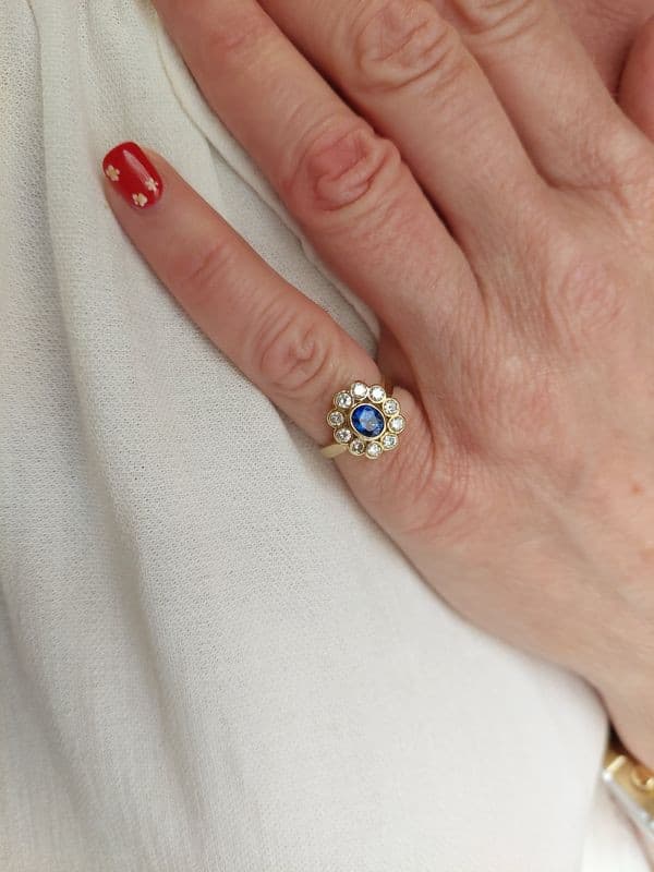 BAGUE MARGUERITE SAPHIR ET DIAMANTS — vue 2