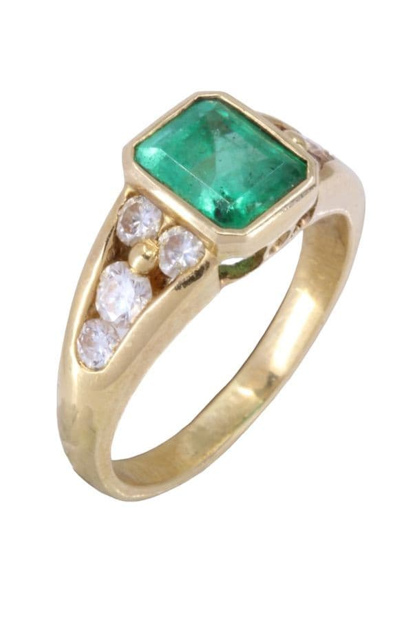 BAGUE MODERNE ÉMERAUDE ET DIAMANTS — vue 3