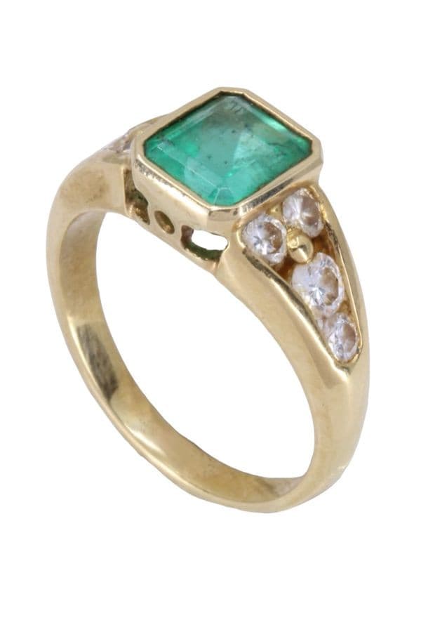 BAGUE MODERNE ÉMERAUDE ET DIAMANTS — vue 4
