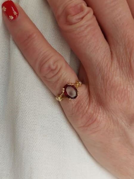 BAGUE MODERNE GRENAT — vue 2