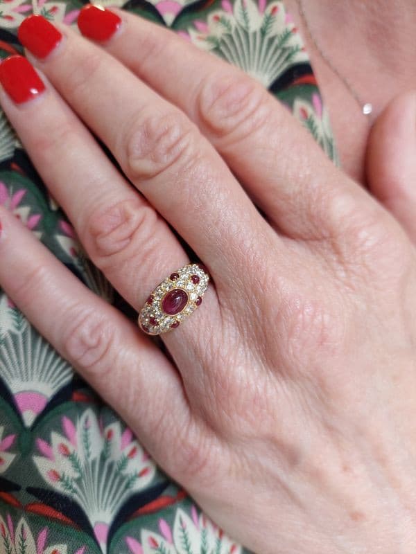 BAGUE CARTIER RUBIS ET DIAMANTS — vue 2