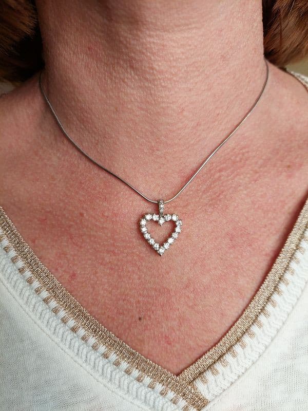 PENDENTIF CŒURS DIAMANTS — vue 2