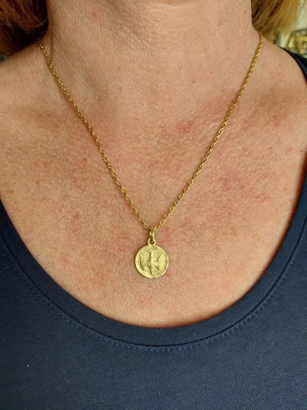 MÉDAILLE SAINT ESPRIT SIGNÉ BECKER — vue 2