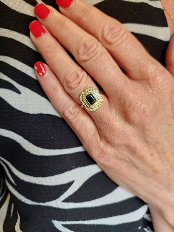 BAGUE MODERNE SAPHIR ET DIAMANTS — vue 2