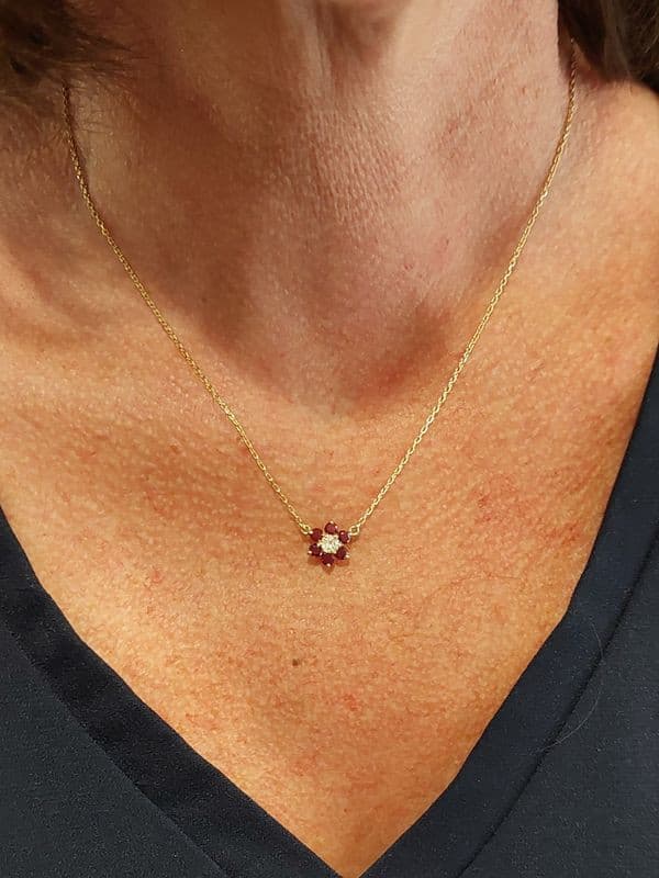 COLLIER MARGUERITE DIAMANT ET RUBIS — vue 2