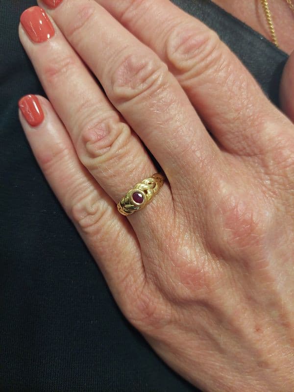 BAGUE JONC TRESSÉ RUBIS — vue 2