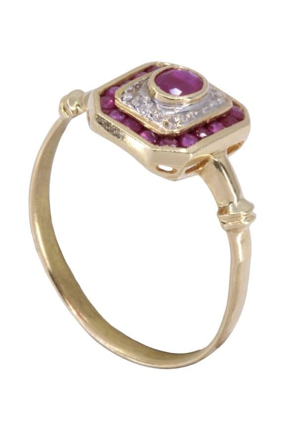 BAGUE MODERNE RUBIS ET DIAMANTS — vue 5