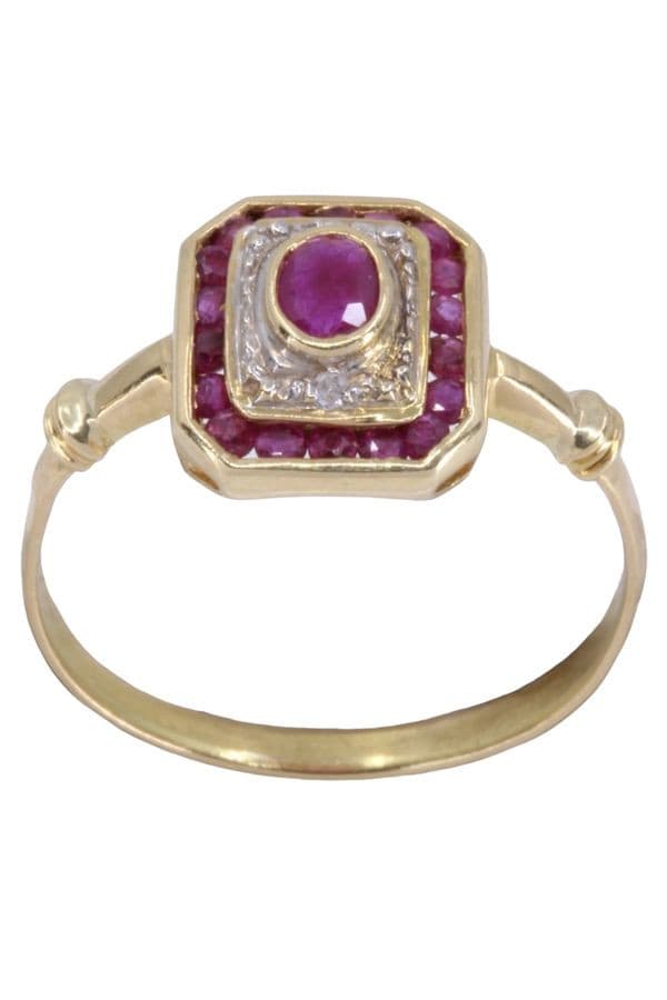 BAGUE MODERNE RUBIS ET DIAMANTS — vue 1