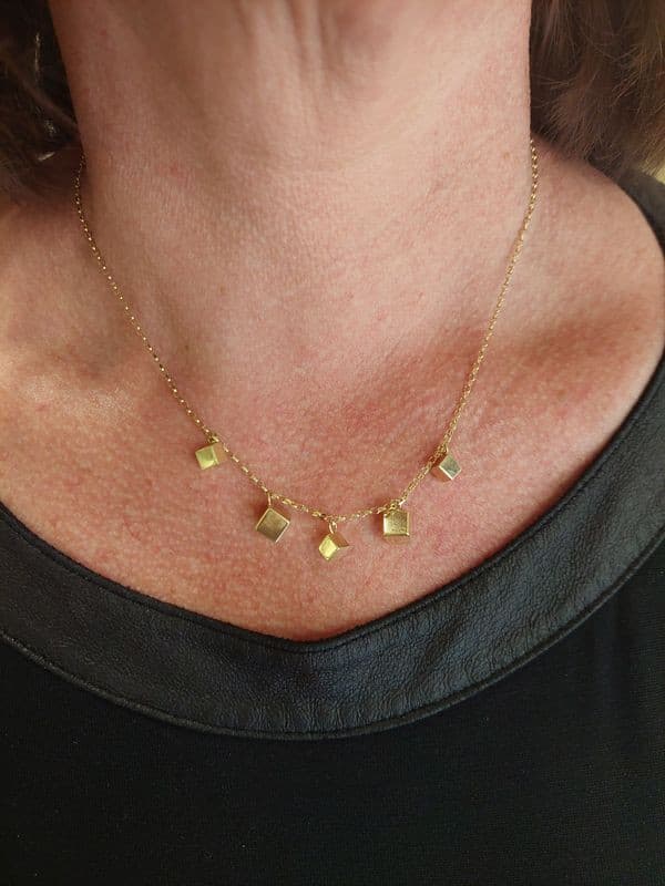 COLLIER CUBES — vue 2