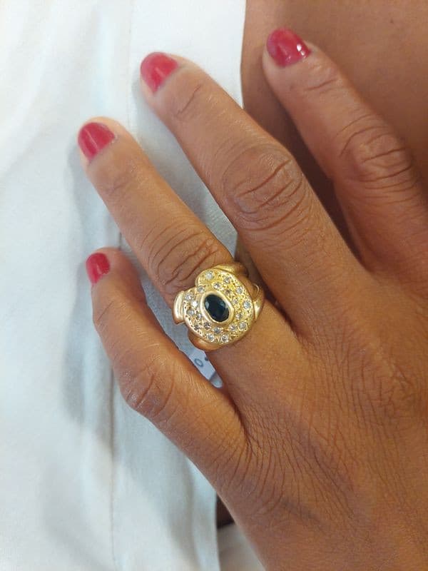 BAGUE MODERNE SAPHIR ET DIAMANTS — vue 2