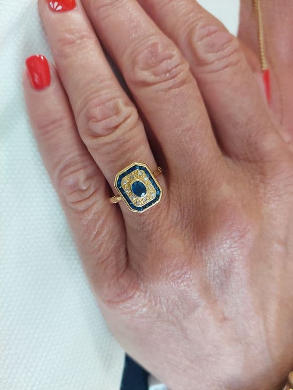 BAGUE MODERNE SAPHIRS ET DIAMANTS — vue 2