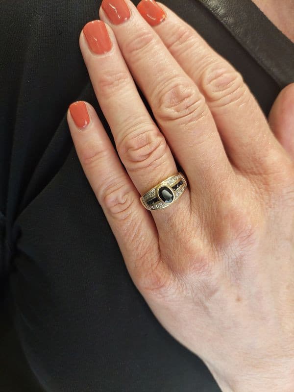 BAGUE MODERNE SAPHIRS ET DIAMANTS — vue 2