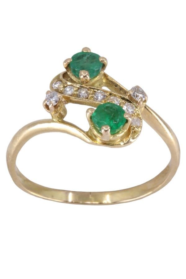 BAGUE MODERNE ÉMERAUDES ET DIAMANTS — vue 1