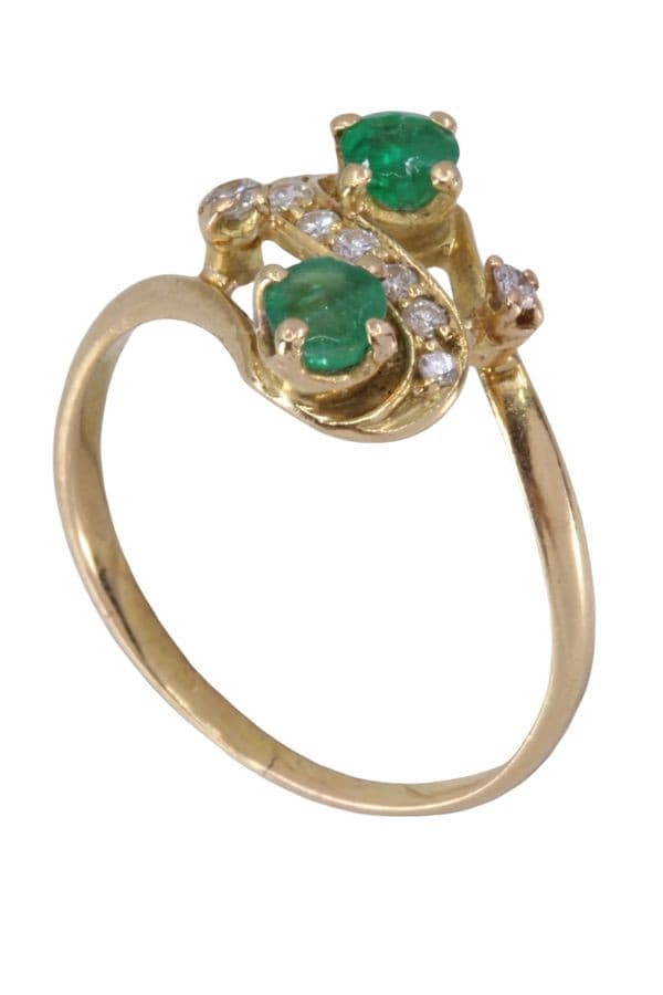 BAGUE MODERNE ÉMERAUDES ET DIAMANTS — vue 4