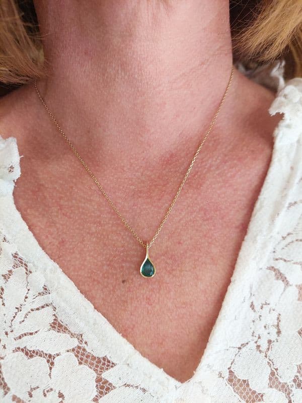 COLLIER ÉMERAUDE — vue 2