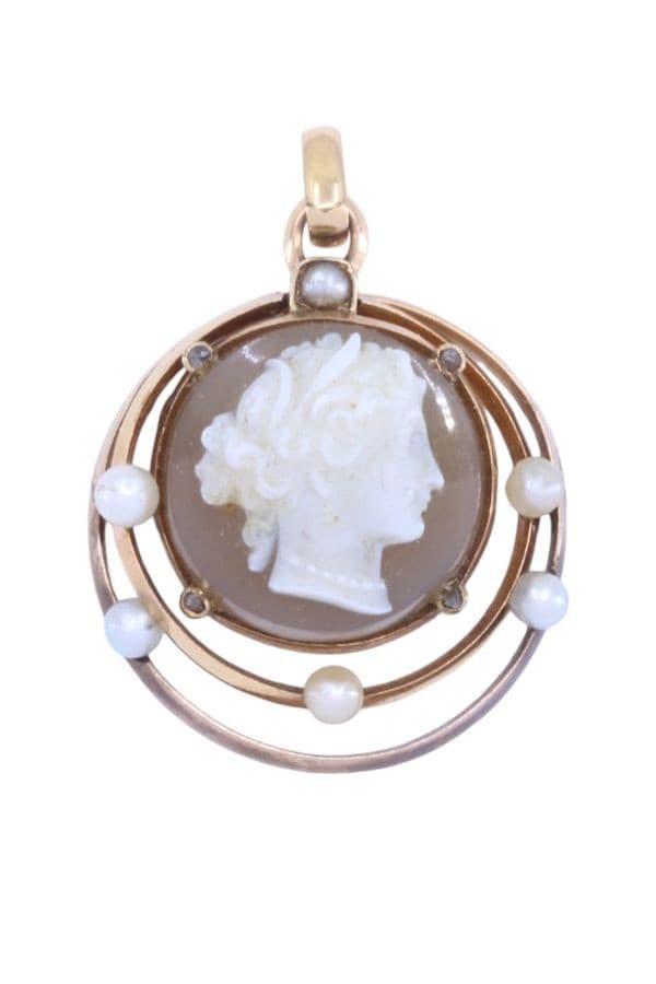 PENDENTIF CAMÉE ET PERLES — vue 1