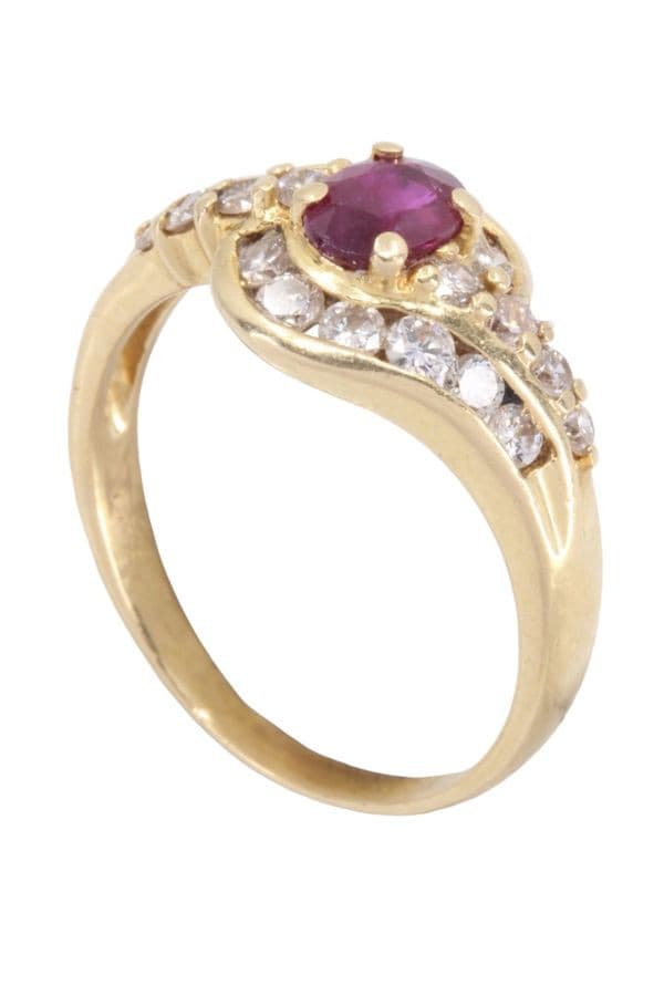 BAGUE MODERNE RUBIS ET DIAMANTS — vue 4