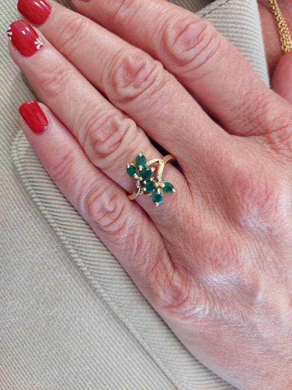 BAGUE ÉMERAUDES ET DIAMANTS — vue 2
