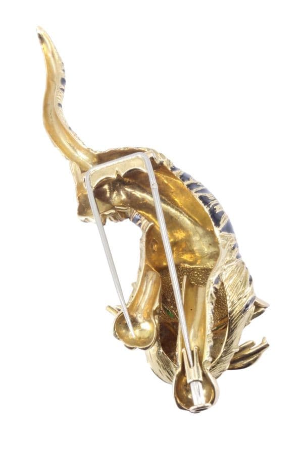 BROCHE TIGRE ÉMAIL ET ÉMERAUDES — vue 3