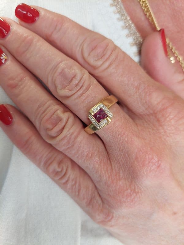 BAGUE RUBIS ET DIAMANTS — vue 2